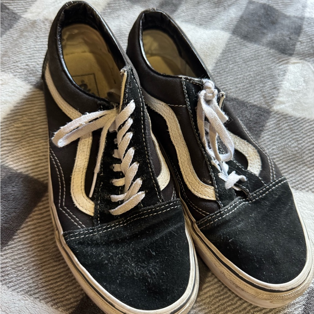 Vans Men's Black and White Sneakers